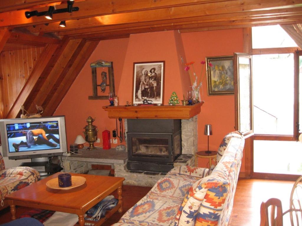 Casa De Piedra Con Encanto En El Bonito Pueblo De Bagergue Exterior foto