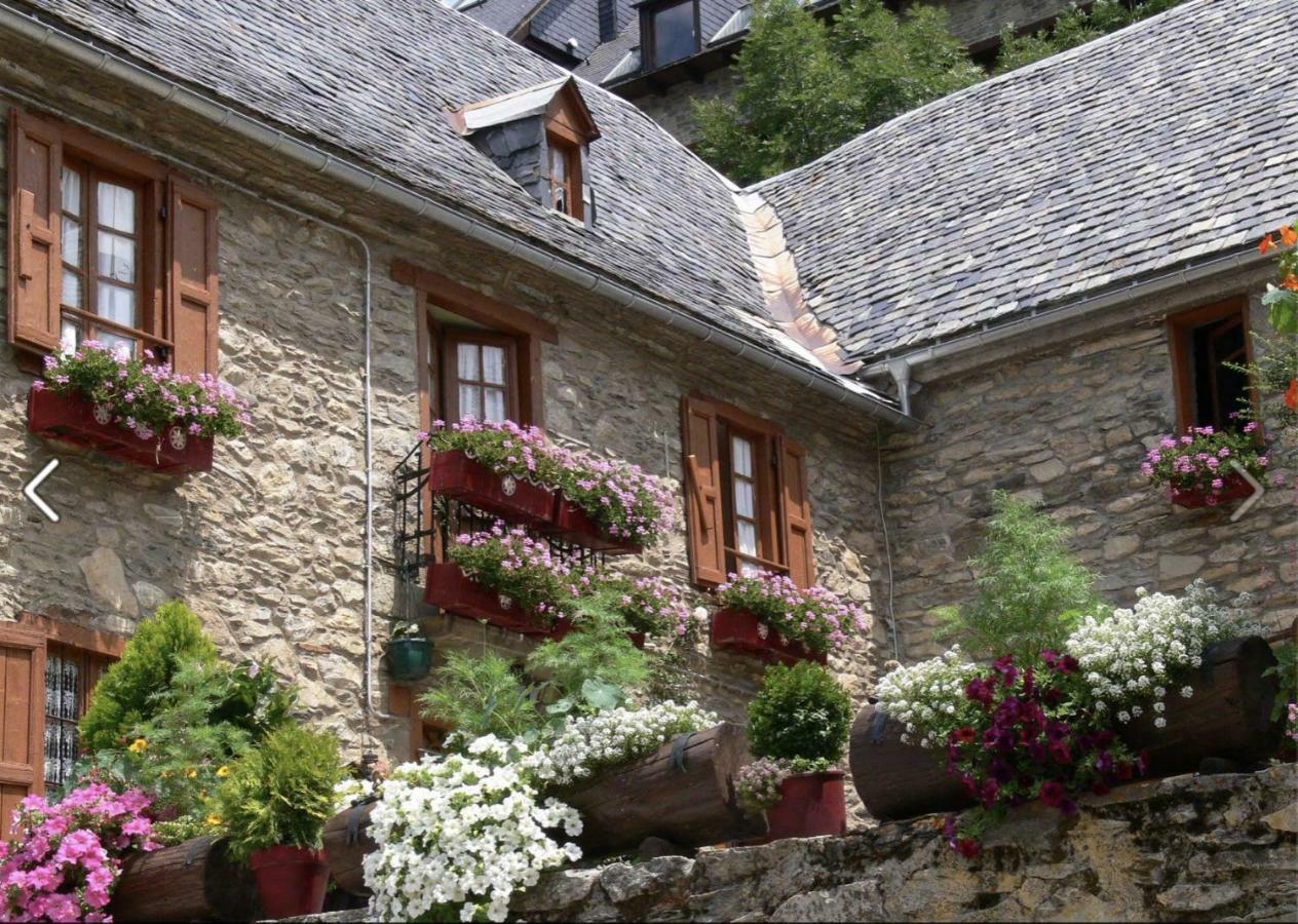 Casa De Piedra Con Encanto En El Bonito Pueblo De Bagergue Exterior foto